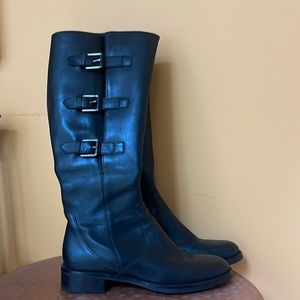 Black leather boots. Size 9/39. Very lightly worn.